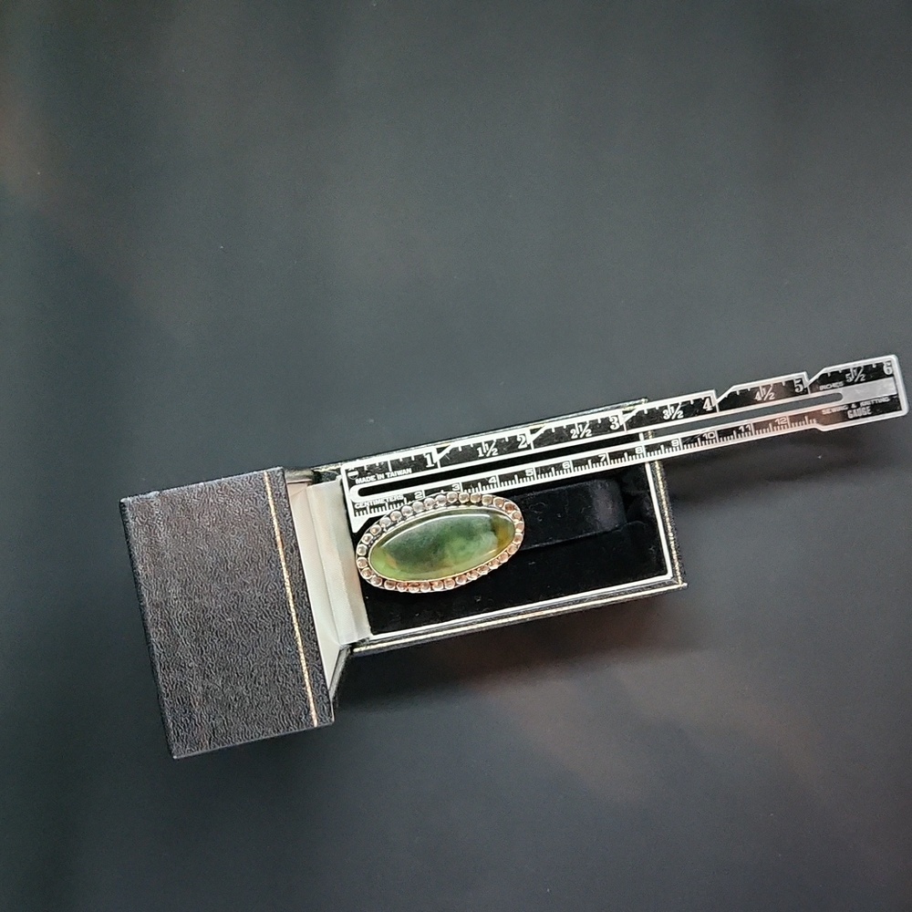 Oversized Green Stone Set in Sterling Silver Ring - Picture 3 of 6
